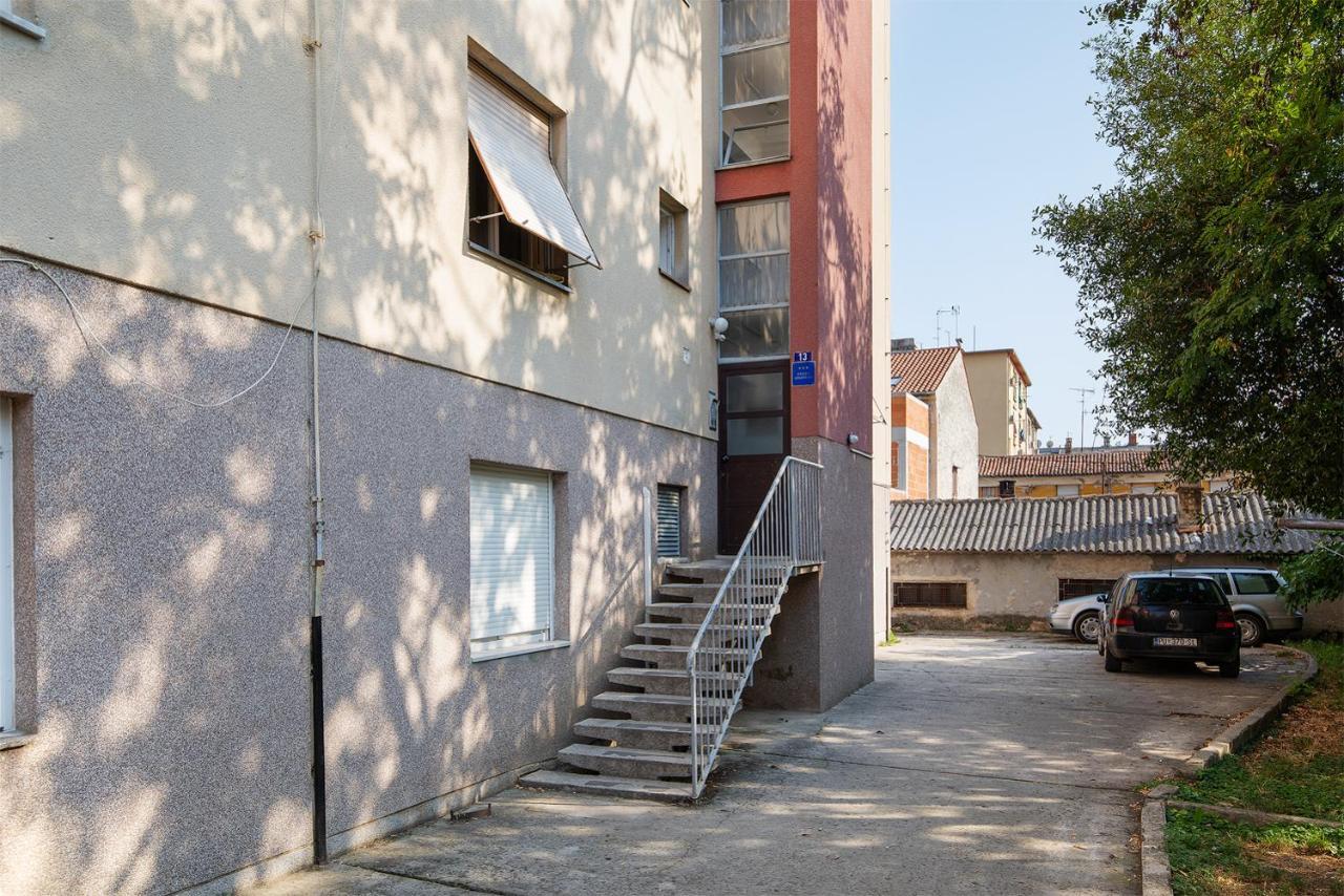 Apartment Kim Пула Екстериор снимка
